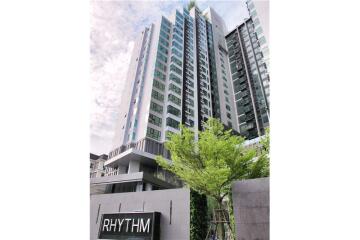 อพาร์ทเมนท์ 2 ห้องนอนที่กว้างขวางและทันสมัยให้เช่าที่ Rhythm Sukhumvit36-38