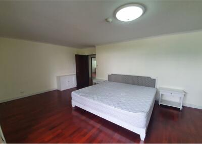 For Rent Pet Friendly Spacious 3+1 Bedrooms in Sukhuvmit 39