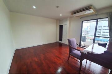 For Rent Pet Friendly Spacious 3+1 Bedrooms in Sukhuvmit 39