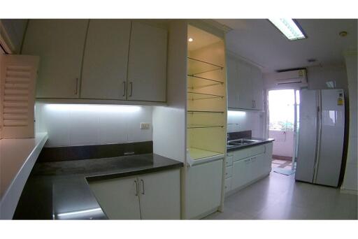 For Sale New spacious 3 bedrooms Richmond Palace Sukhumvit 43