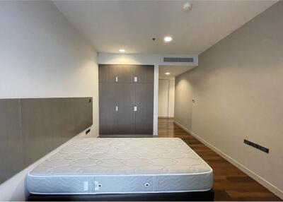 4 bedrooms apartment for rent near BTS Prompong - 920071001-11934