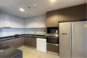 4 bedrooms apartment for rent near BTS Prompong