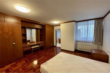 4 bedrooms apartment for rent near BTS Prompong - 920071001-11909