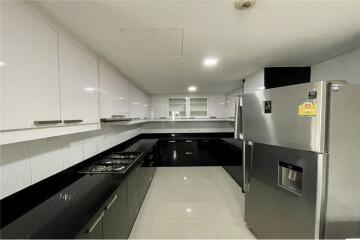 4 bedrooms apartment for rent near BTS Prompong - 920071001-11909