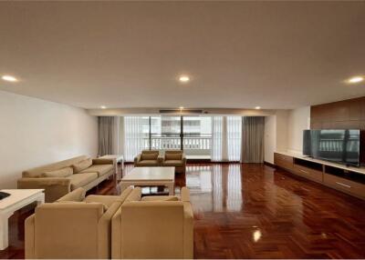 4 bedrooms apartment for rent near BTS Prompong