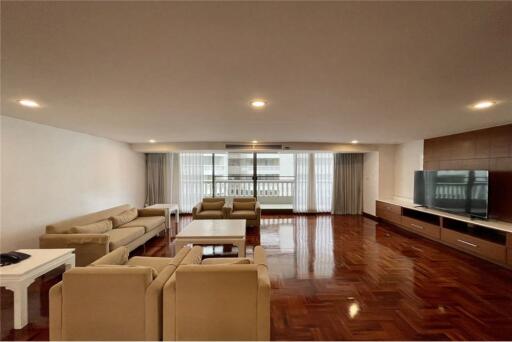 4 bedrooms apartment for rent near BTS Prompong