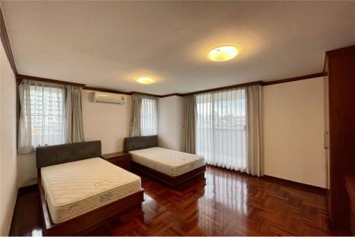 4 bedrooms apartment for rent near BTS Prompong