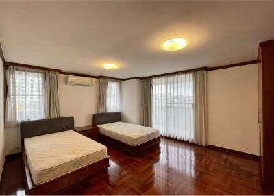 4 bedrooms apartment for rent near BTS Prompong - 920071001-11909
