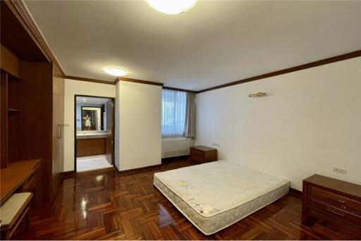 4 bedrooms apartment for rent near BTS Prompong - 920071001-11909