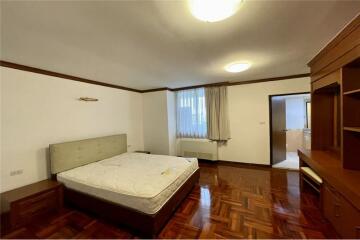 4 bedrooms apartment for rent near BTS Prompong