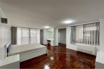 4 bedrooms apartment for rent near BTS Prompong - 920071001-11909