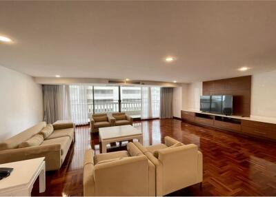 4 bedrooms apartment for rent near BTS Prompong