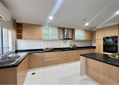 3 bedrooms newly renovated BTS Asoke