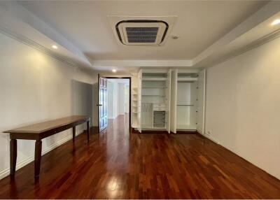 3+1 bedrooms apartment for rent in Asoke area