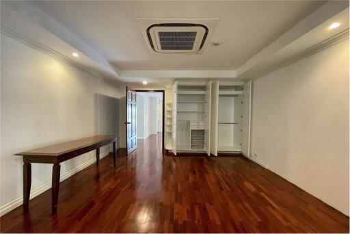 3+1 bedrooms apartment for rent in Asoke area