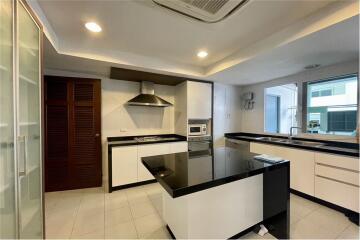 3+1 bedrooms apartment for rent in Asoke area