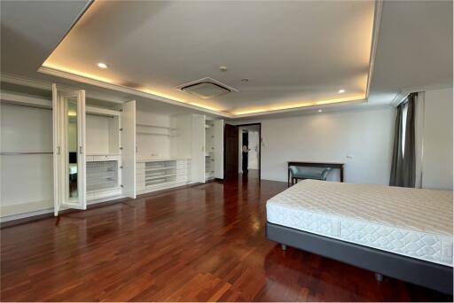 3+1 bedrooms apartment for rent in Asoke area