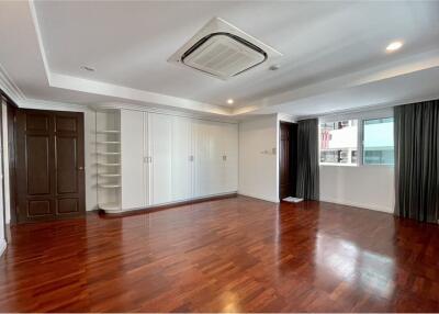 3+1 bedrooms apartment for rent in Asoke area