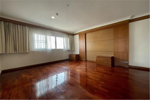 3 bedrooms Duplex for rent closed to BTS Nana