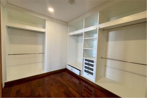 3 bedrooms Duplex for rent closed to BTS Nana