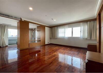 3 bedrooms Duplex for rent closed to BTS Nana