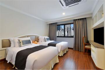 Luxurious Sukhumvit Condo: 3 Beds, 3 Baths