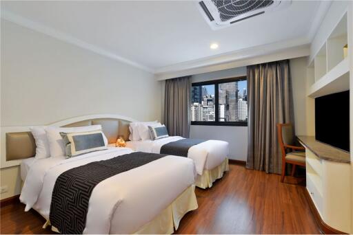 Luxurious Sukhumvit Condo: 3 Beds, 3 Baths