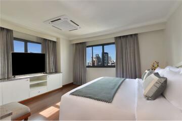 Luxurious Sukhumvit Condo: 3 Beds, 3 Baths