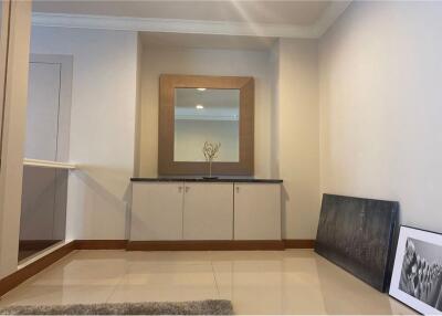 Luxurious Sukhumvit Condo: 3 Beds, 3 Baths