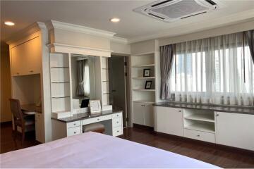 Luxurious Sukhumvit Condo: 3 Beds, 3 Baths