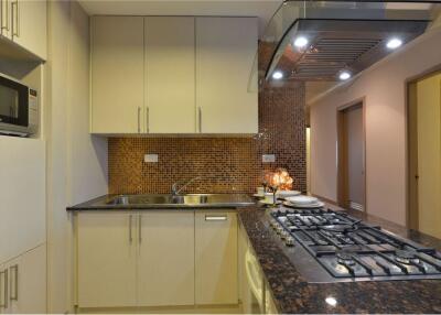 Luxurious Sukhumvit Condo: 3 Beds, 3 Baths