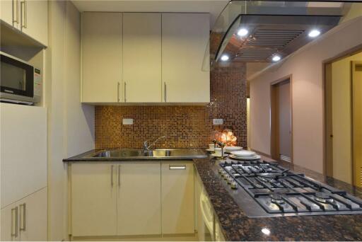 Luxurious Sukhumvit Condo: 3 Beds, 3 Baths