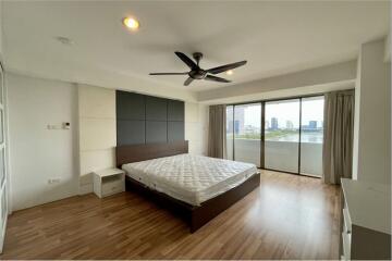 Spacious 3 bedrooms near BTS Asoke