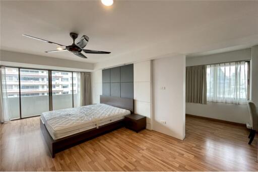 Spacious 3 bedrooms near BTS Asoke