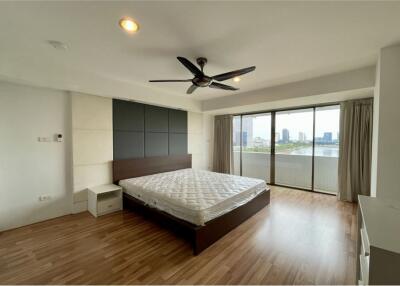 Newly Renovated Spacious 3BR Unit with Lake View Near BTS Asoke