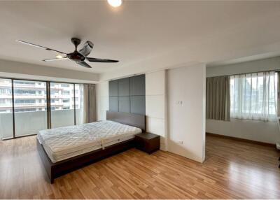 Newly Renovated Spacious 3BR Unit with Lake View Near BTS Asoke