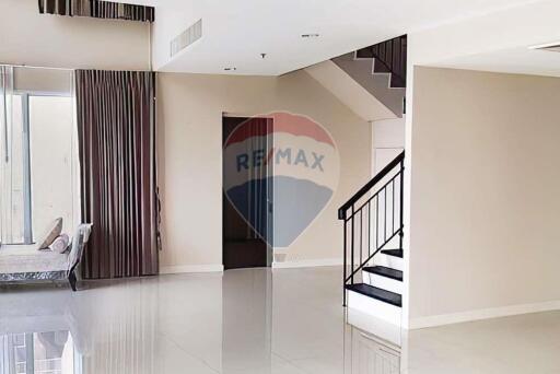 For Sale with Tenant: Stunning Duplex Penthouse with Panoramic Views in Baan Rajprasong - 920071001-11576