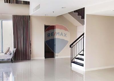 For Sale with Tenant: Stunning Duplex Penthouse with Panoramic Views in Baan Rajprasong - 920071001-11576