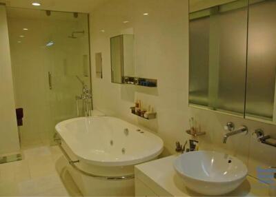 [Property ID: 100-113-25382] 2 Bedrooms 2 Bathrooms Size 129Sqm At Urbana Langsuan for Rent 60000 THB