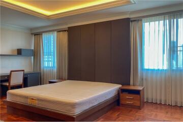 4 bed 4 baht for rent duplex style BTS Ploenchit