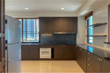 4 bed 4 baht for rent duplex style BTS Ploenchit