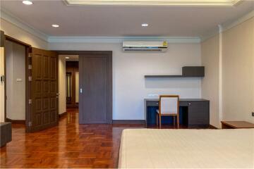 4 bed 4 baht for rent duplex style BTS Ploenchit