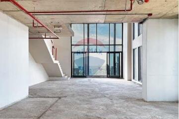 Bareshell Penthouse Duplex ที่หรูหราพร้อมวิวทิวทัศน์ที่น่าทึ่งสำหรับการขายที่ Hyde Heritage Thonglor