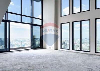 Bareshell Penthouse Duplex ที่หรูหราพร้อมวิวทิวทัศน์ที่น่าทึ่งสำหรับการขายที่ Hyde Heritage