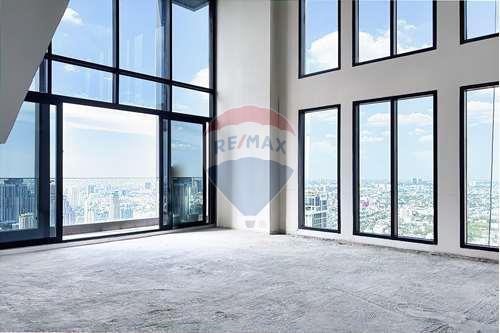 Bareshell Penthouse Duplex ที่หรูหราพร้อมวิวทิวทัศน์ที่น่าทึ่งสำหรับการขายที่ Hyde Heritage Thonglor