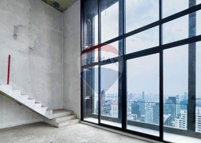 Bareshell Penthouse Duplex ที่หรูหราพร้อมวิวทิวทัศน์ที่น่าทึ่งสำหรับการขายที่ Hyde Heritage Thonglor