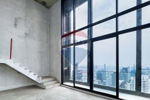 Bareshell Penthouse Duplex ที่หรูหราพร้อมวิวทิวทัศน์ที่น่าทึ่งสำหรับการขายที่ Hyde Heritage Thonglor