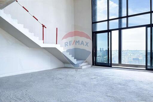 Bareshell Penthouse Duplex ที่หรูหราพร้อมวิวทิวทัศน์ที่น่าทึ่งสำหรับการขายที่ Hyde Heritage Thonglor