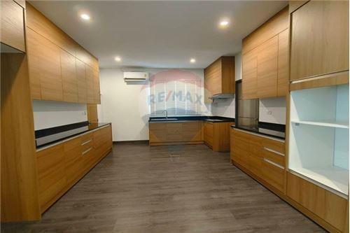 For sale single house 3 stories 4 bedrooms in Sukhumvit 65. - 920071001-11562