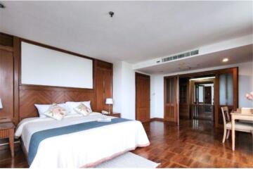 For rent spacious 2 bedrooms in  Narathiwas Soi 7 Sathorn BTS Chongnonsi